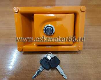 4409396 Замок бокового отсека в сборе - exkavator66.ru - Екатеринбург